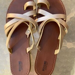 Sandals gold color